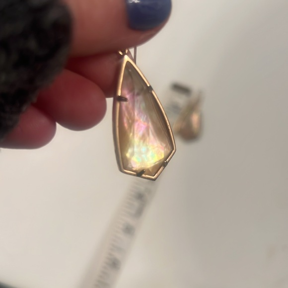 Kendra Scott rose gold mother of pearl earrings - Picture 3 of 3